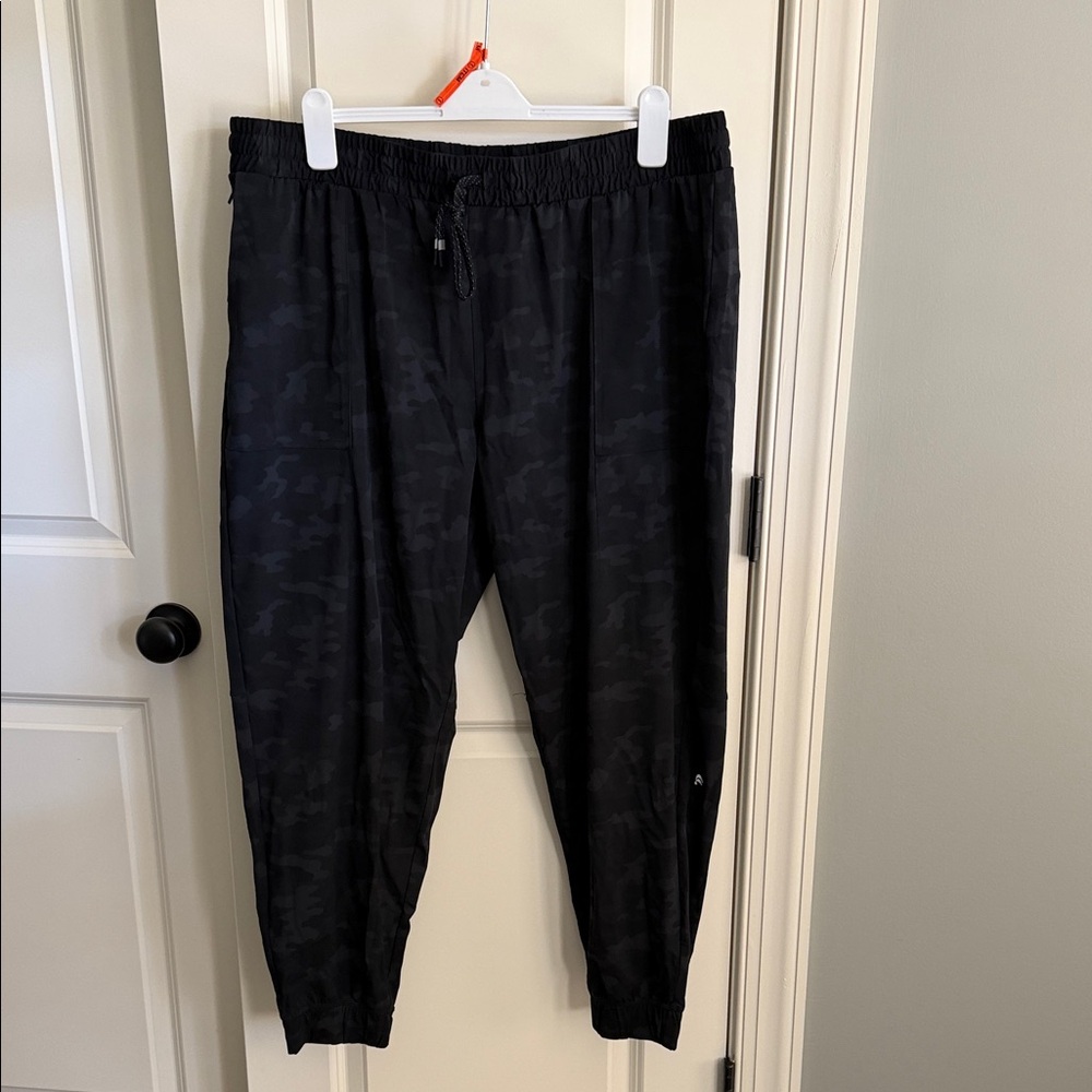 Fabletics Women’s Dark Camouflage Joggers